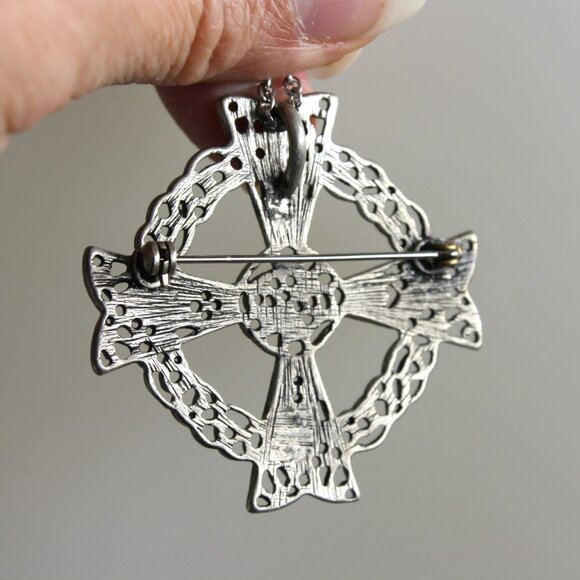 Vintage Celtic Cross Pendant Necklace or Brooch symbolic jewelry - Picture 4 of 4